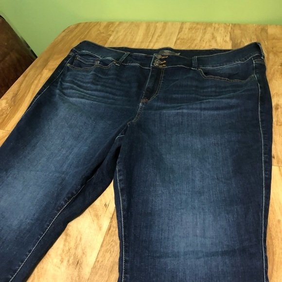 Torrid Denim Stretch Super Soft Crop Jegging Blue Jeans Womens 44x23.5 Size 26 - Picture 2 of 14